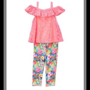 Pink  🌺 shoulder-cutout top & Crop leggings